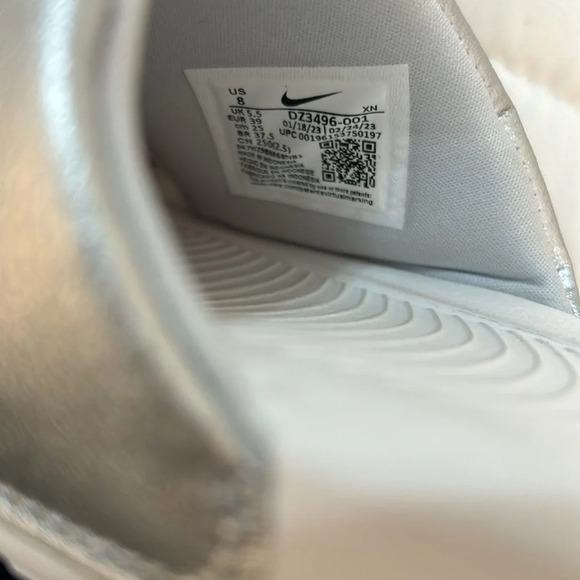 Nike Silver Men's Victori One Shower Squash Shoe size 8 slide - Picture 4 of 5